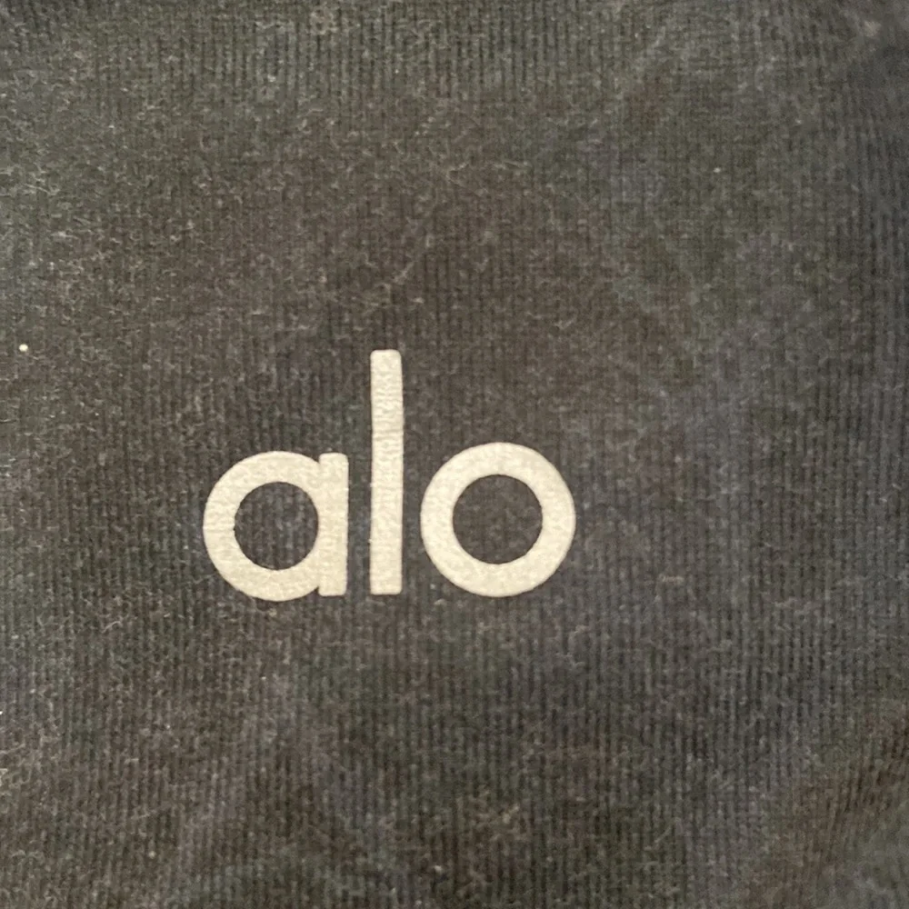Alo leggings - discontinued pattern! - Picture 4 of 5